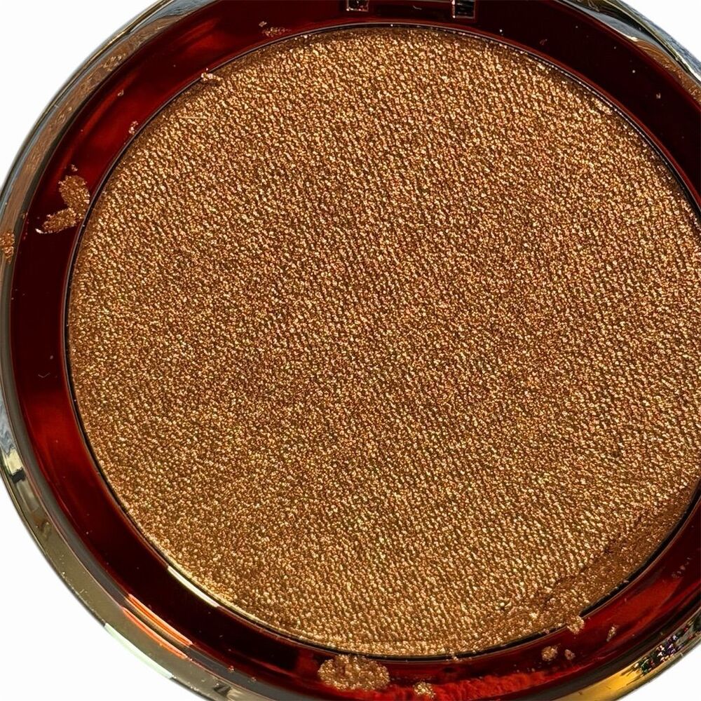 UOMA Double Take Highlighter Gold Glow Pressed Powder in BLACK PEARL